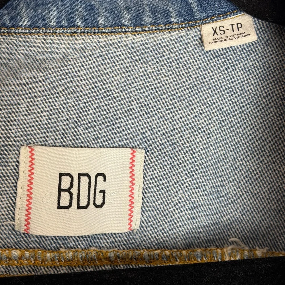 BDG URBAN OUTFITTERS XS CROPPED BLUE DENIM JACKET #76 - Picture 3 of 3